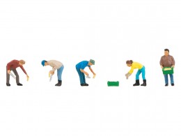 HO-figures-During-the-harvest-Faller-151644_b_0