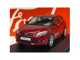 ford-focus-diecast-model-car-minichamps-2014focus-