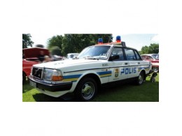 volvo-240-gl-1986-police-suede-minichamps-15517149