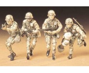 Skala 1 : 35  Figurer