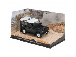 les-voitures-de-james-bond-007-land-rover-defender